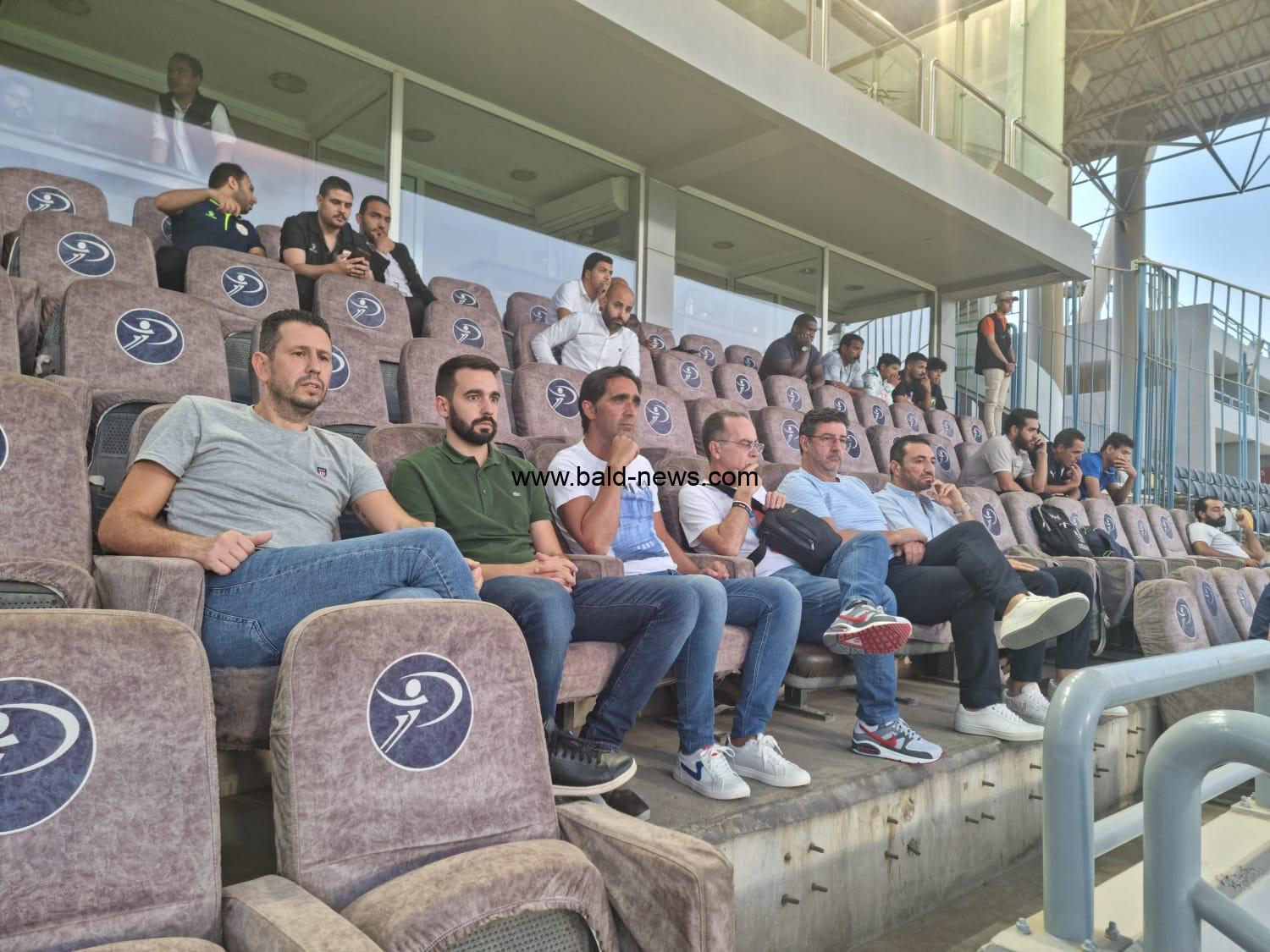 فيتوريا وجهاز المنتخب في مباراة البنك الأهلي وفاركو بالدوري