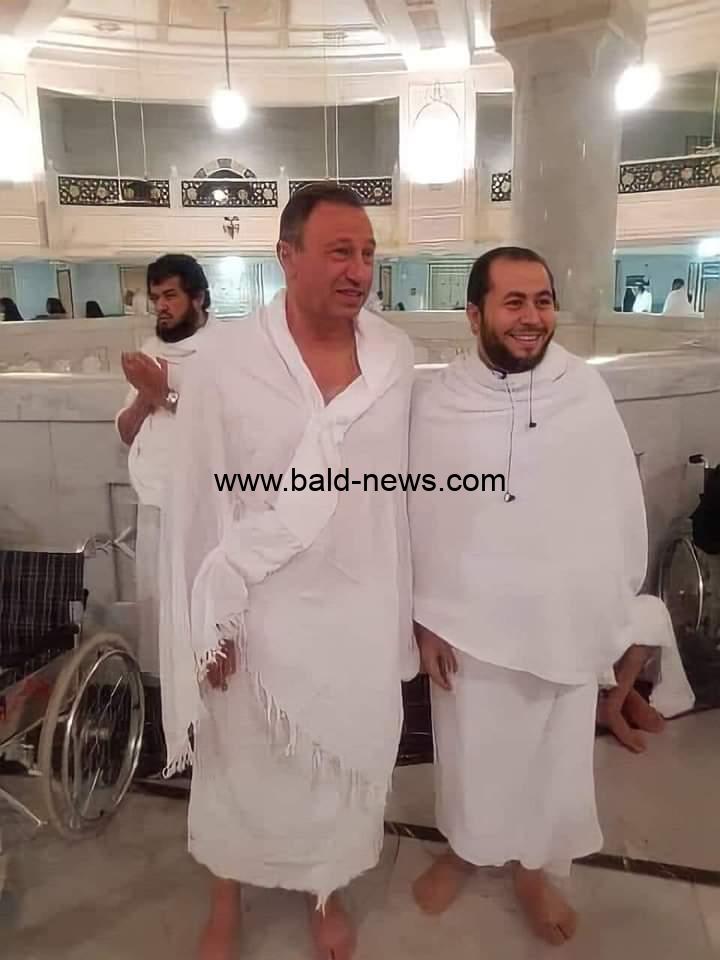 الخطيب يؤدي مناسك العمرة بعد انتهاء الفحوصات الطبية بفرنسا