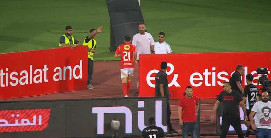 الأهلي ينهى جدل غرامة علي معلول بعد حادثة مباراة البنك الأهلي