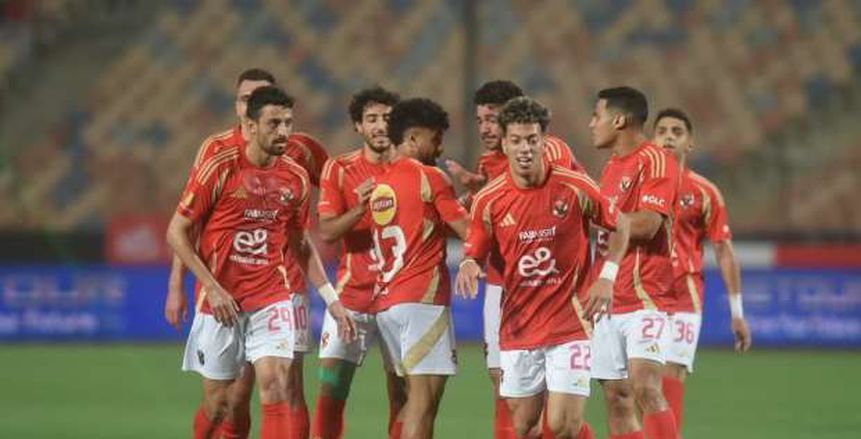عرض خرافي بقيمة 6 ملايين دولار لنجم الأهلي والأحمر يحدد موقفه الرسمي الآن